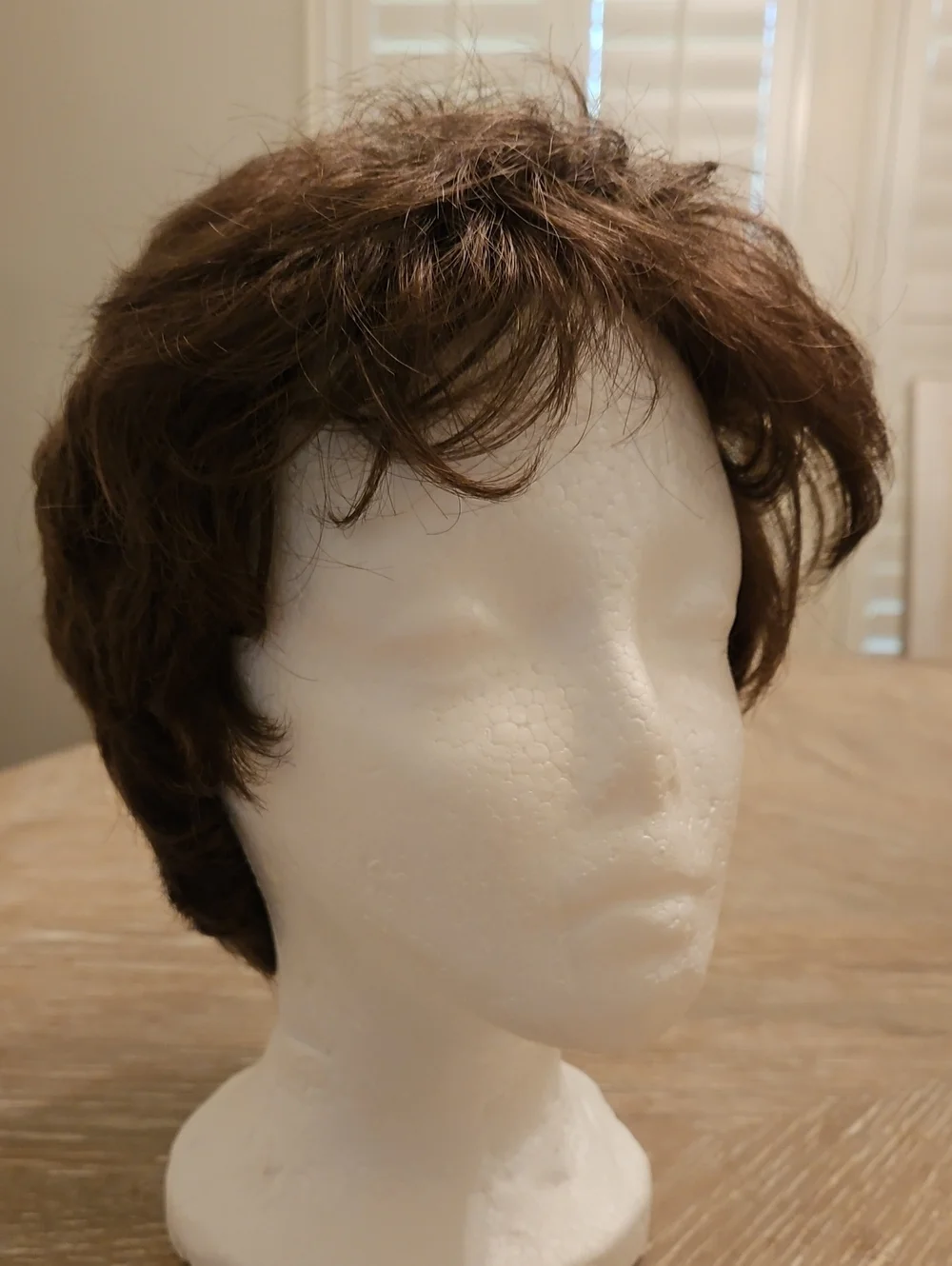 Short Layered Women's Wig in Brown - Classic Everyday Style